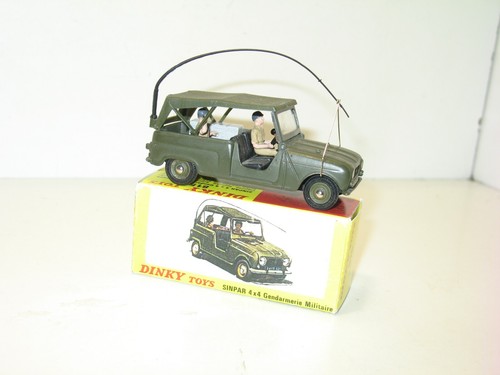 Dinky toys renault - renault, 4l